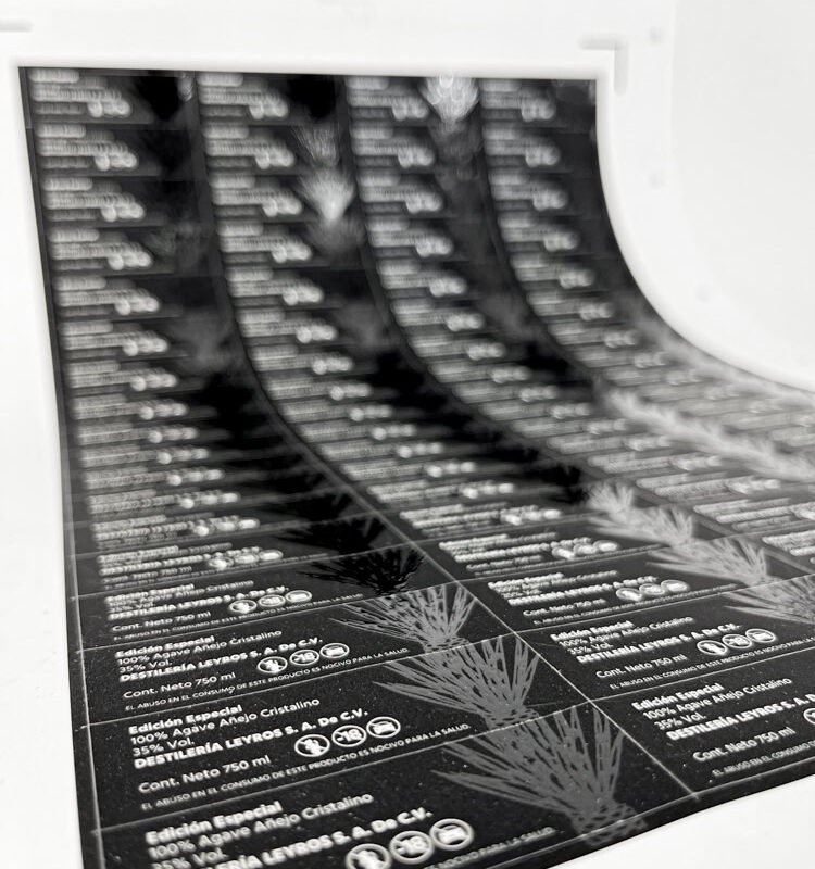 Etiqueta Tequila | Barniz a Registro y Laminado Seda