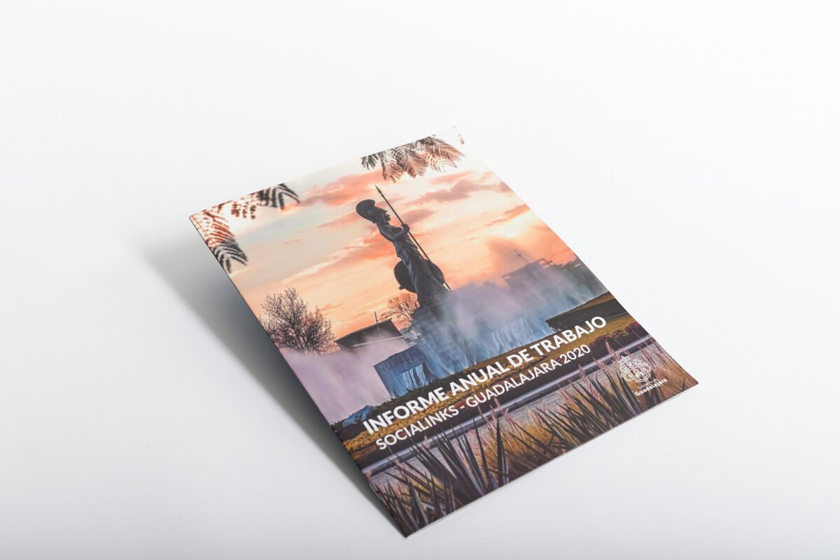 Informe tipo librillo engrapado