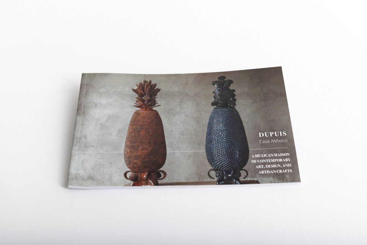 Catálogo tipo libro pasta blanda elegante