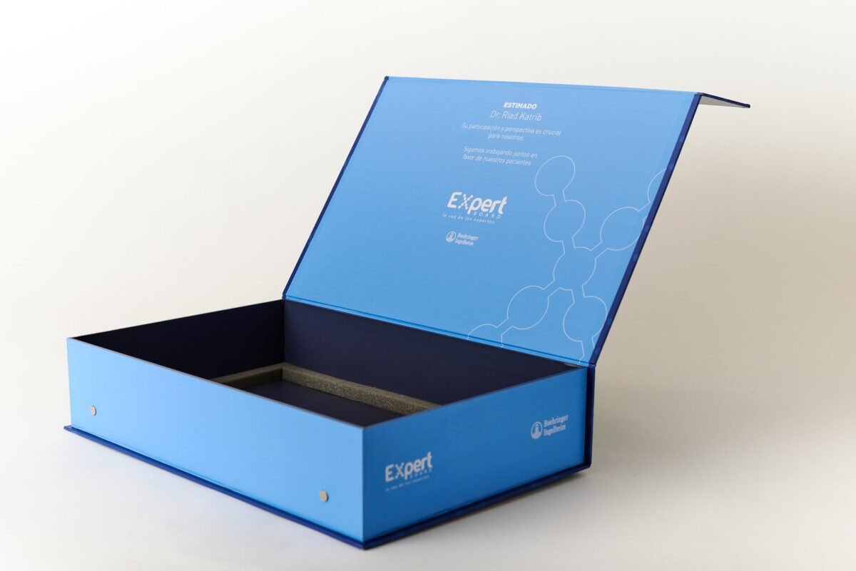 Caja rígida tipo carpeta | cierre imanes