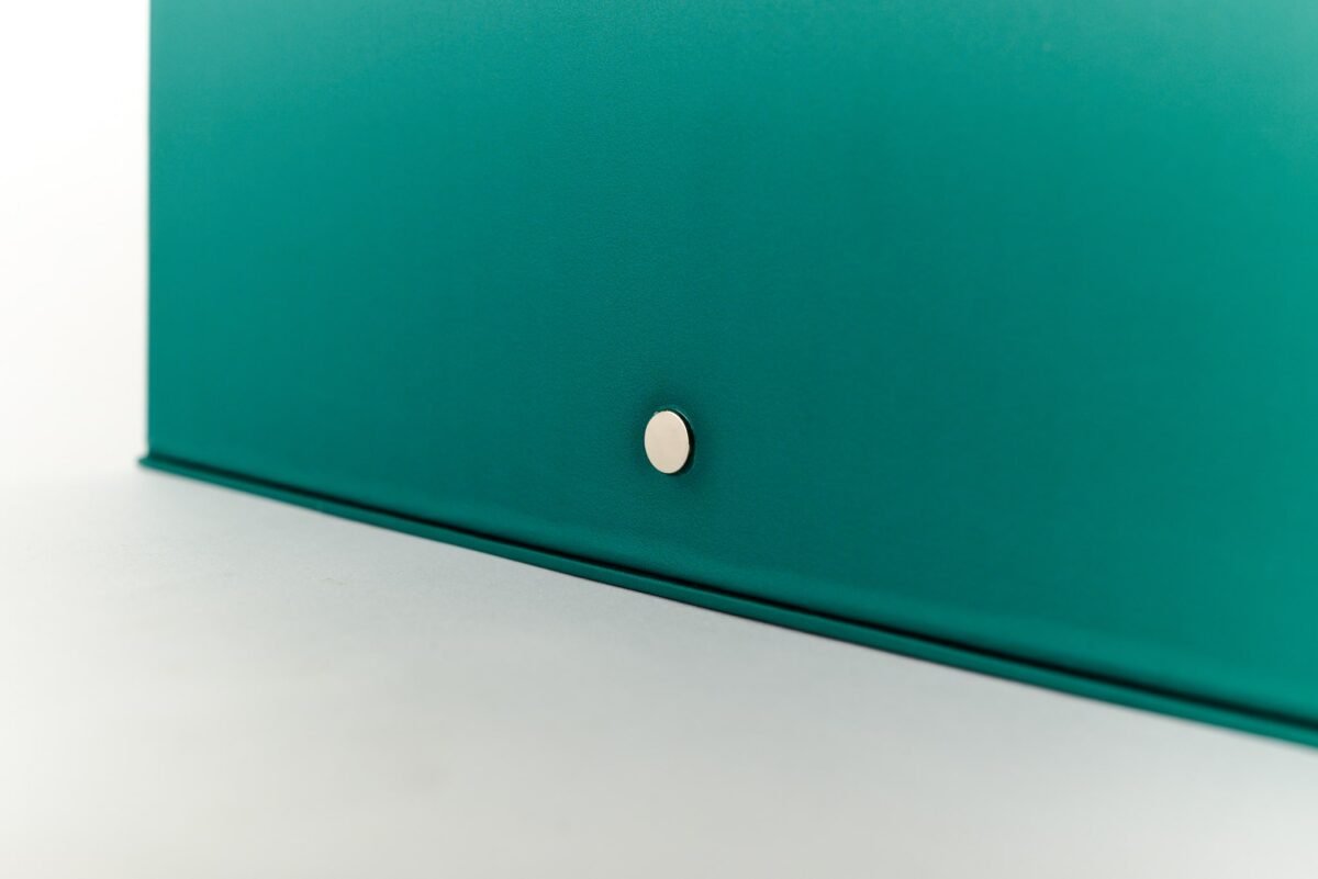 Caja rígida cerrada con imán