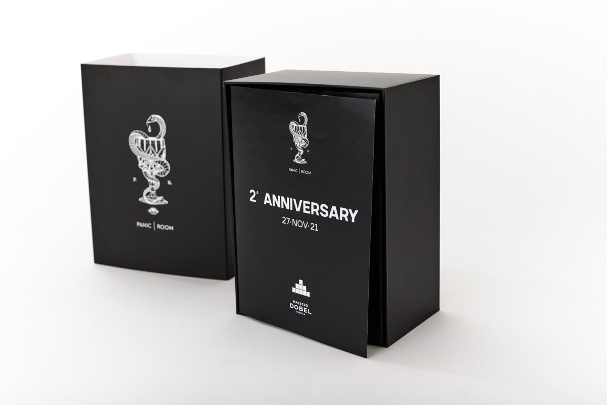 Caja semi rígida deslizable con espuma