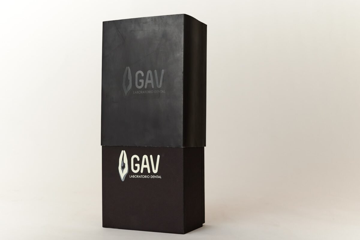 Caja deslizable con serigrafía y barniz