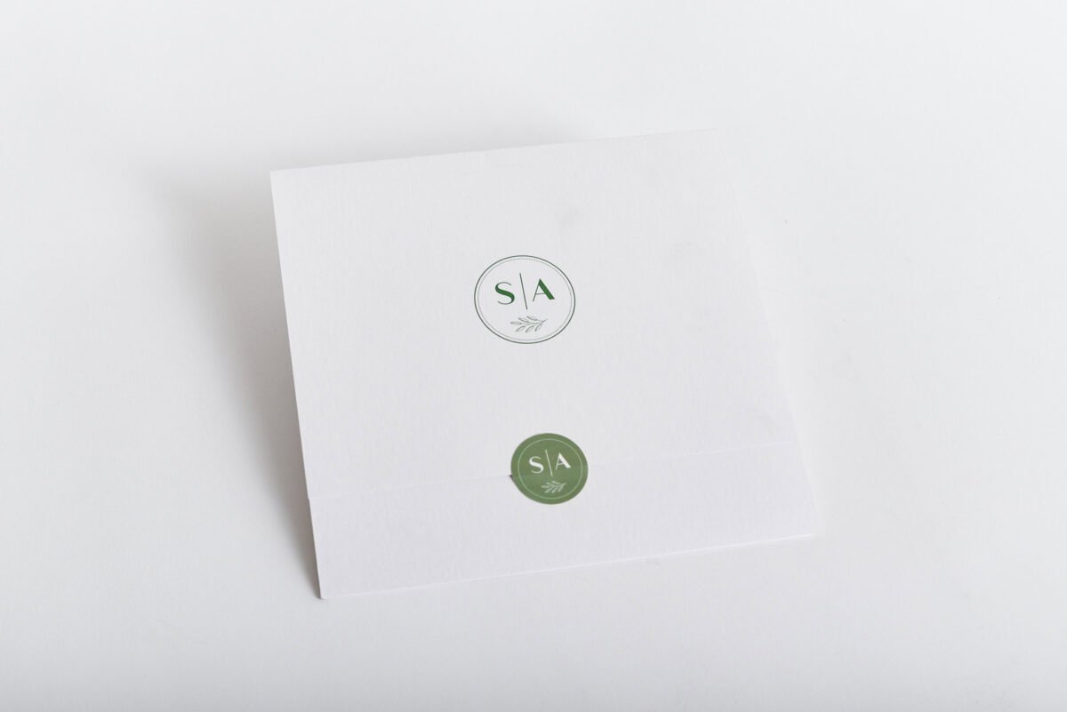 Invitaciones blancas elegantes