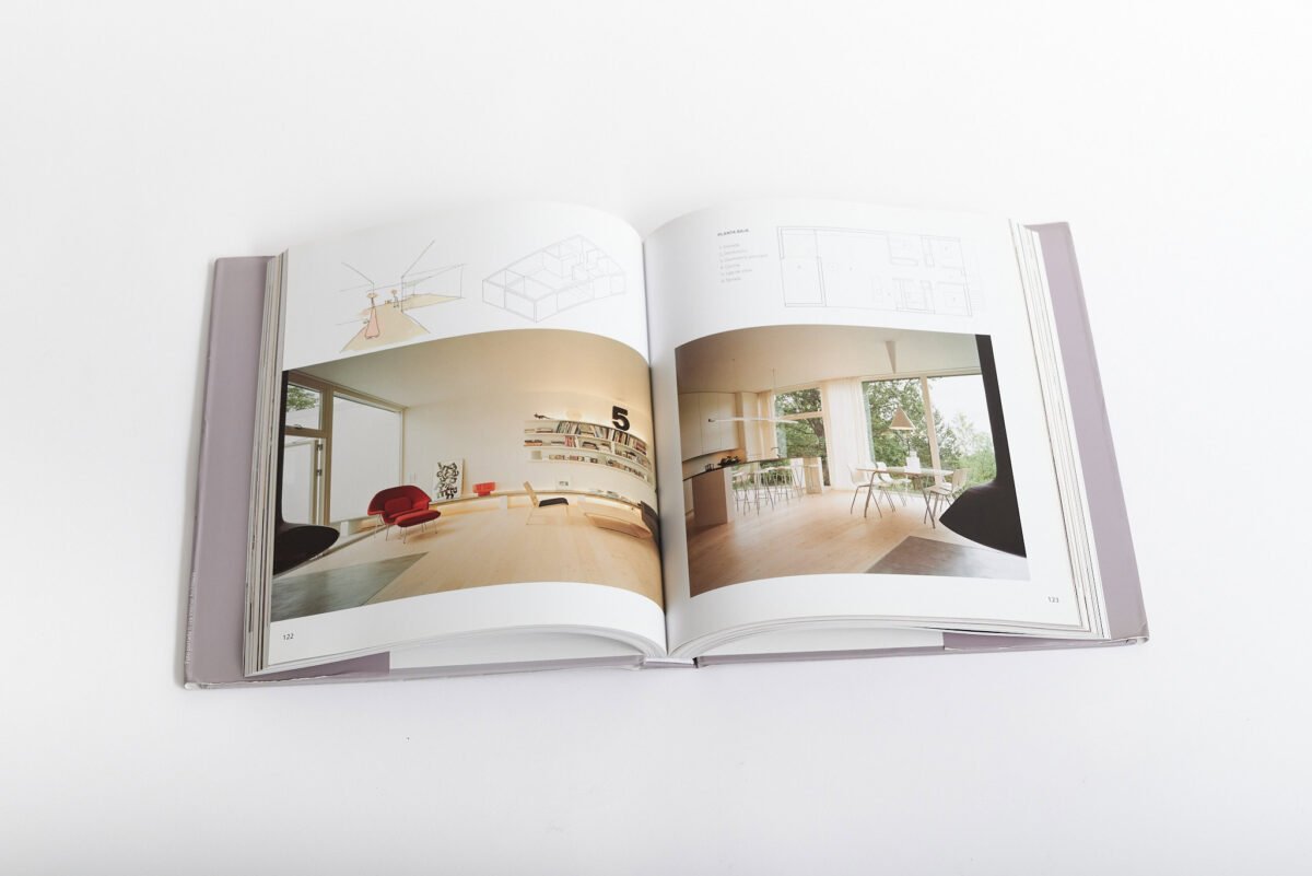 Libro de pasta dura con muchas páginas