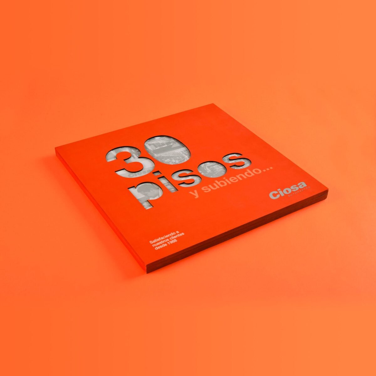 Libro de pasta dura con corte láser en portada