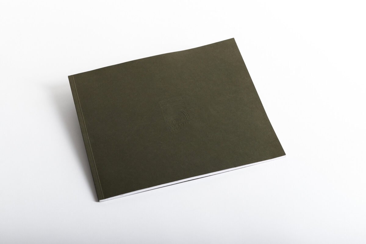 Libro de pasta blanda horizontal