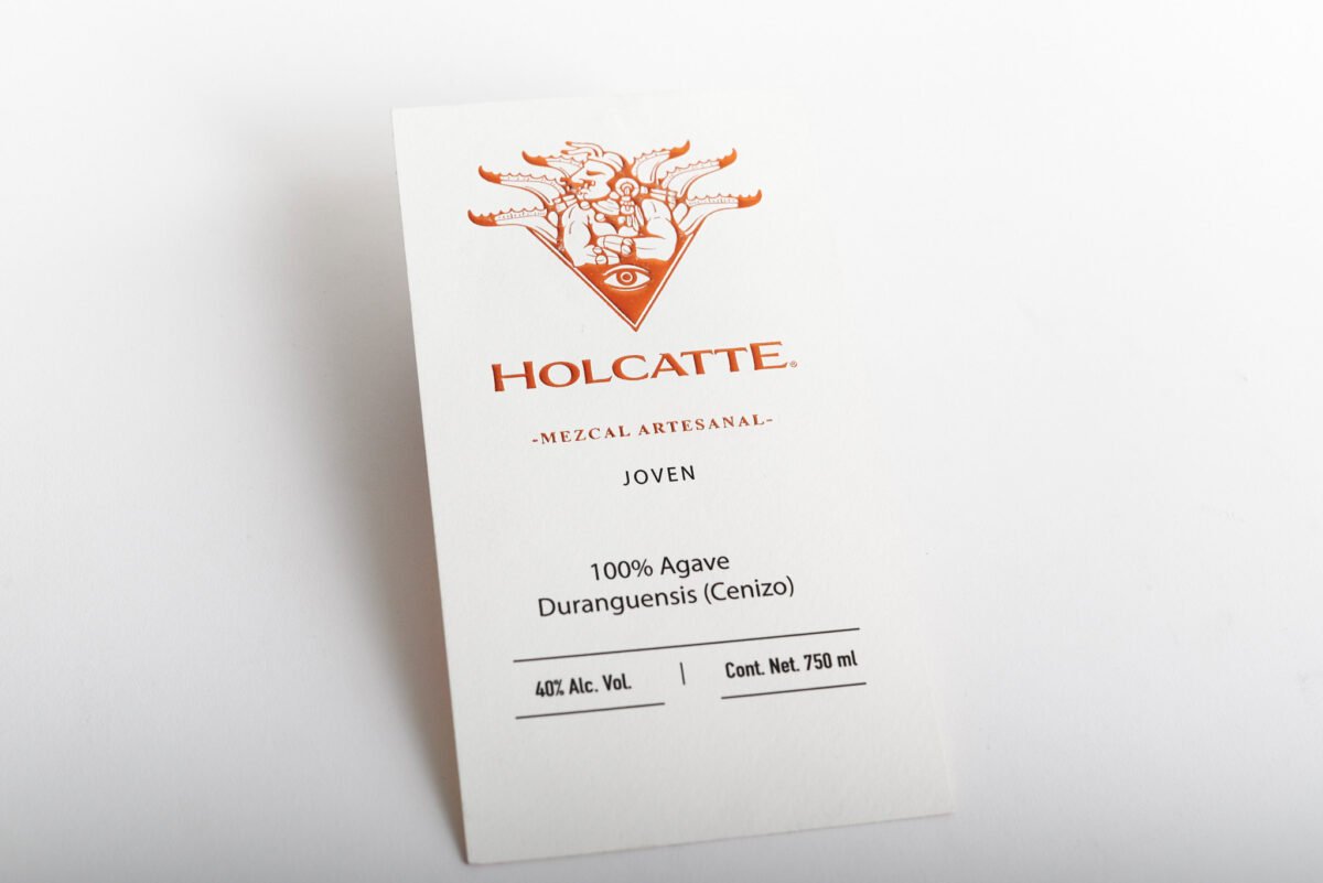 Etiqueta texturizada y con realce